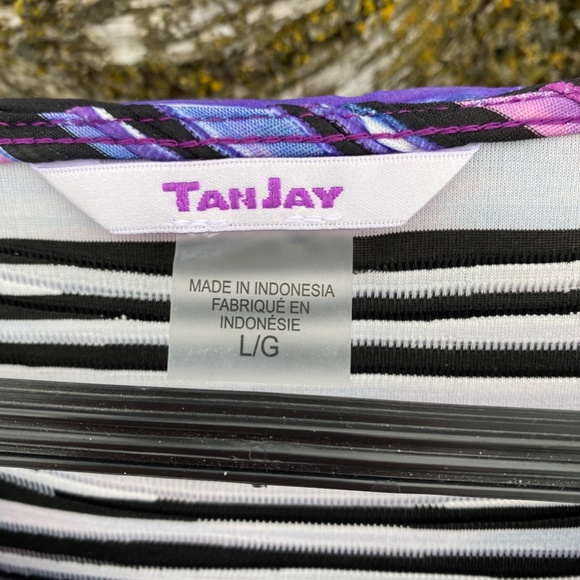 Woman's Top - Picture 4 of 4